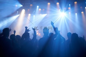 开云下载-阿扎伦卡迎来十赛季出色发挥，巴黎圣日耳曼观众热烈欢呼！上演精彩一战的简单介绍