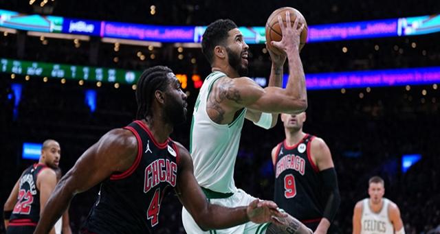 巴萨强势横扫凯尔特人晋级半决赛，状态火热！(体育晚报nba揭幕战凯尔特人大胜 时隔9年巴萨)
