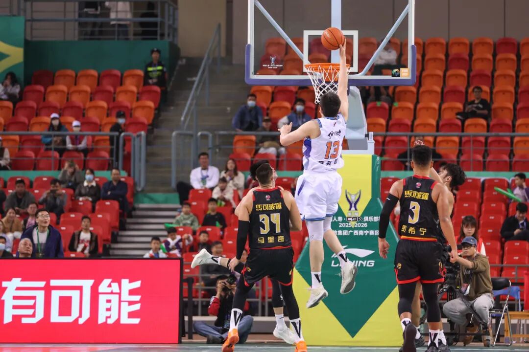 关于CBA常规赛倒计时，深圳男篮赛后临场应变，细节引发关注，赛场秩序良好，阵容厚度经受考验的信息